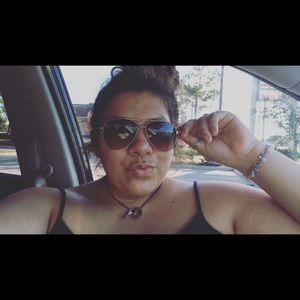 Meet your Posher, Leticia